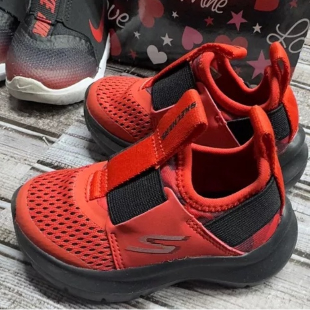 Brand new sketchers toddler sz 5